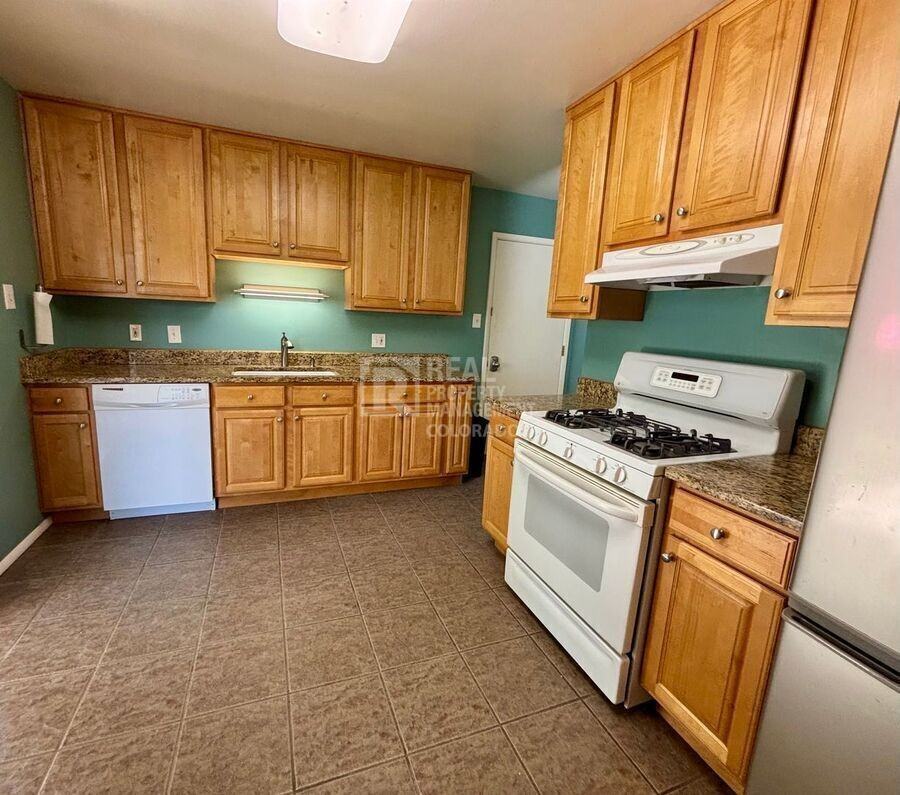 12308 W Arizona Ave - Photo 4 of 16