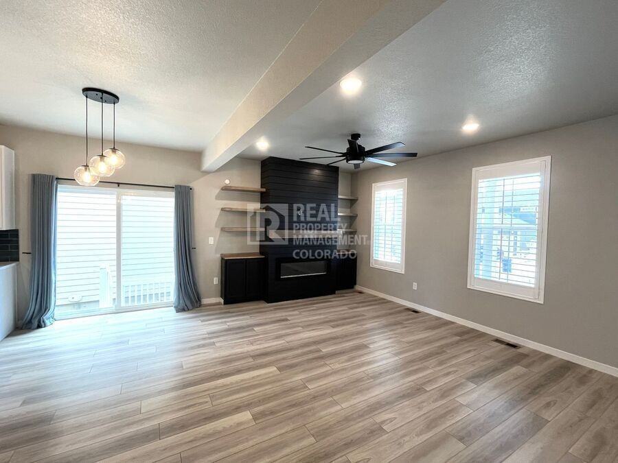 5191 Roundhouse Dr - Photo 2 of 28