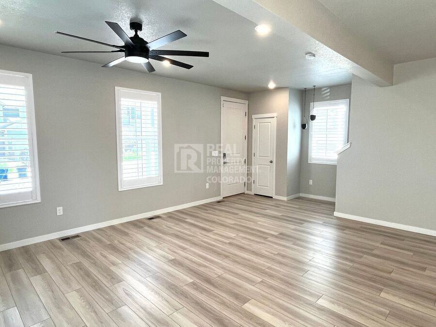 5191 Roundhouse Dr - Photo 3 of 28