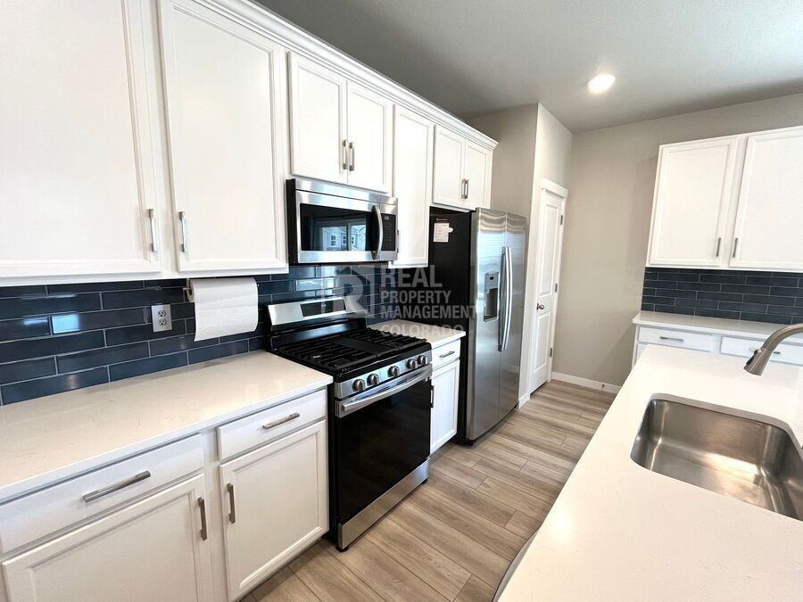 5191 Roundhouse Dr - Photo 4 of 28