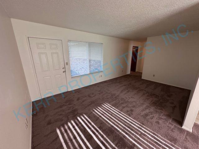 7512 Se Steele St - Photo 2 of 16