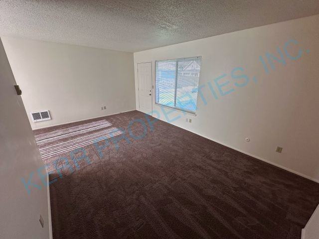 7512 Se Steele St - Photo 4 of 16