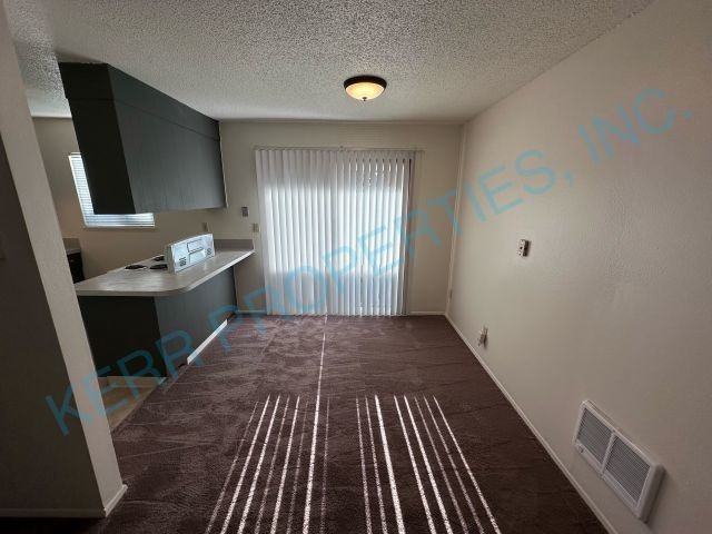 7512 Se Steele St - Photo 5 of 16