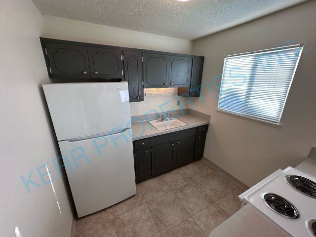 7512 Se Steele St - Photo 7 of 16