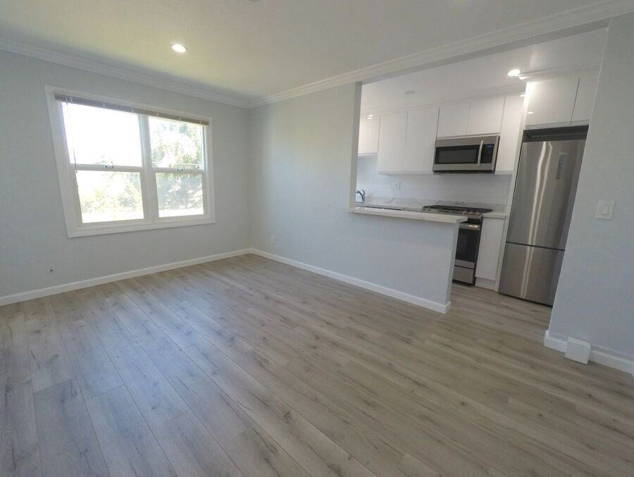 1925 10th St #02 - Photo 4 of 5