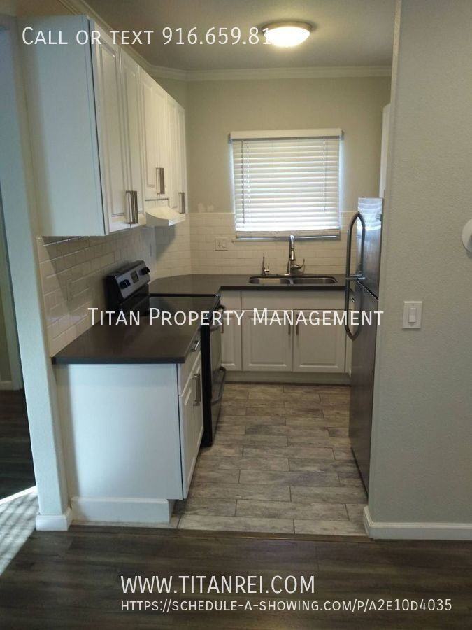 318 12th St #B - Photo 2 of 8