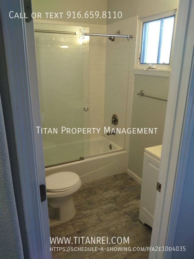 318 12th St #B - Photo 5 of 8