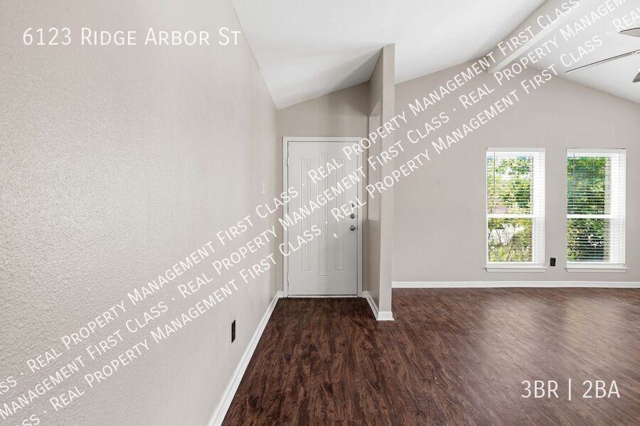 6123 Ridge Arbor St - Photo 4 of 22