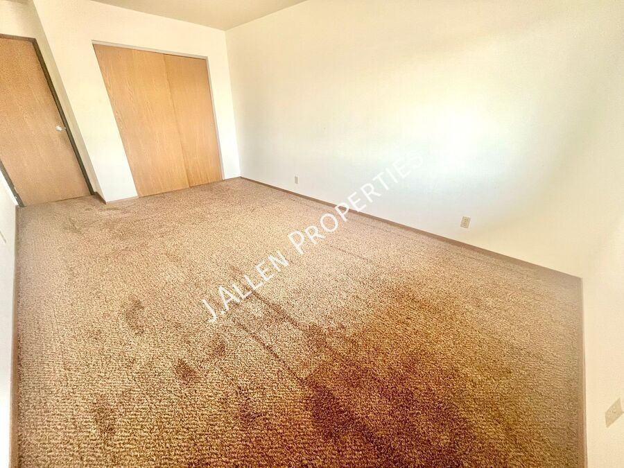 901 Syracuse Ave Bldg B #23 - Photo 2 of 4