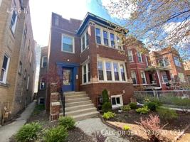 featured image of 4216 N Leavitt St #1