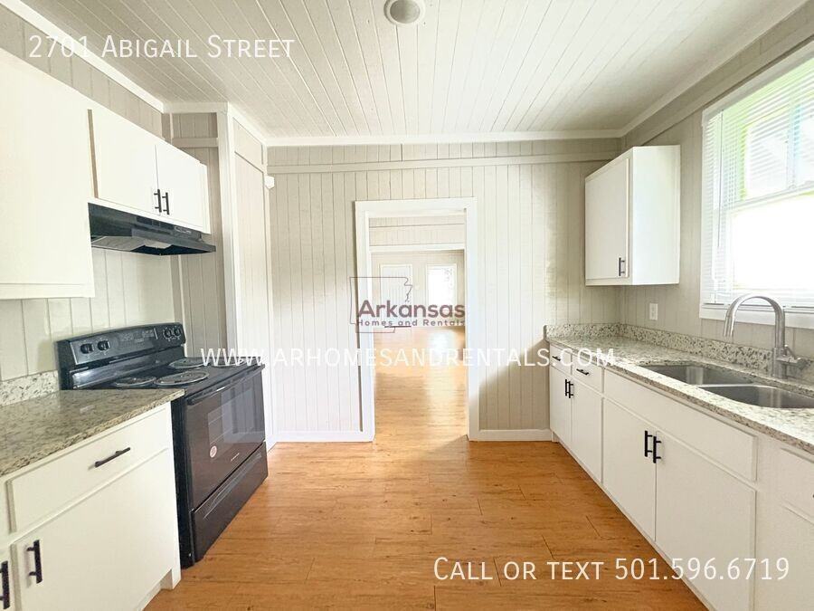 2701 Abigail St - Photo 4 of 11