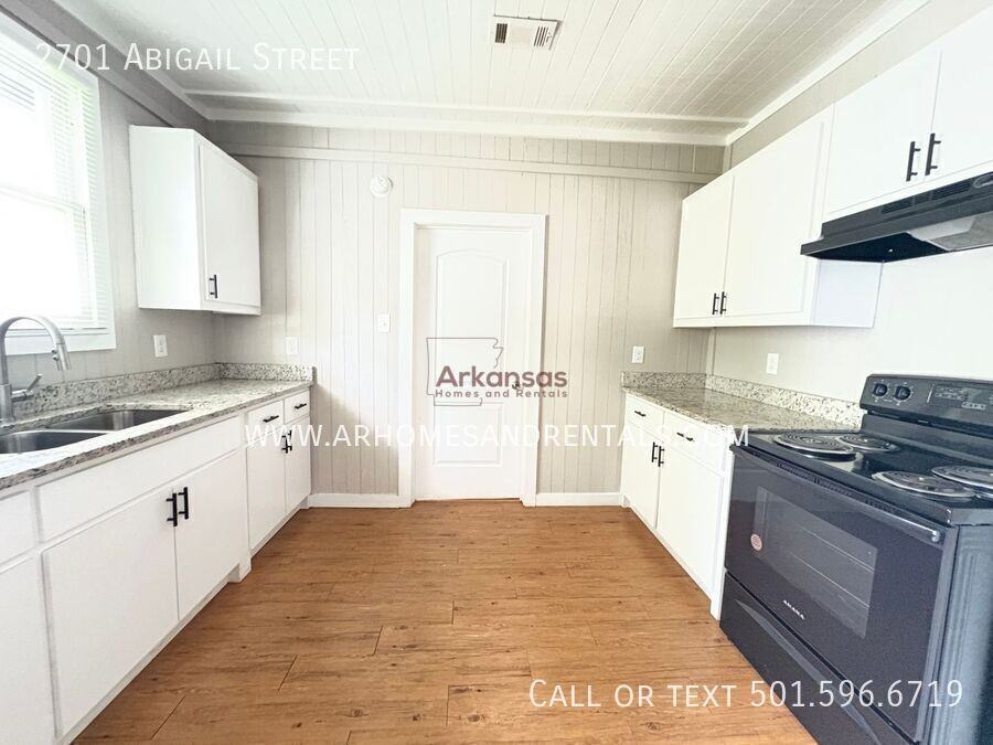 2701 Abigail St - Photo 5 of 11