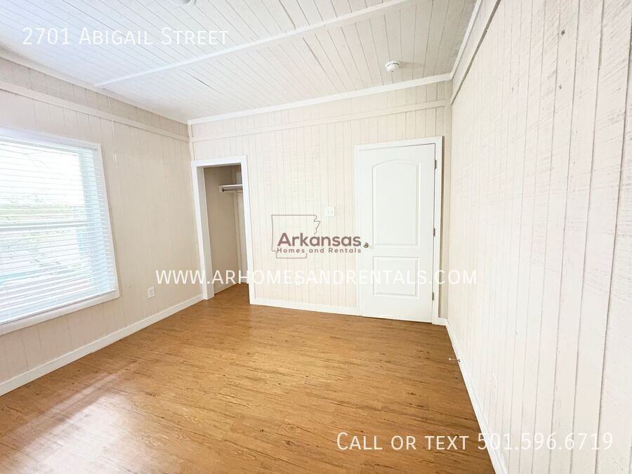 2701 Abigail St - Photo 6 of 11