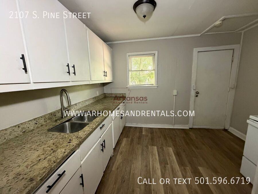 2107 S Pine St - Photo 5 of 27