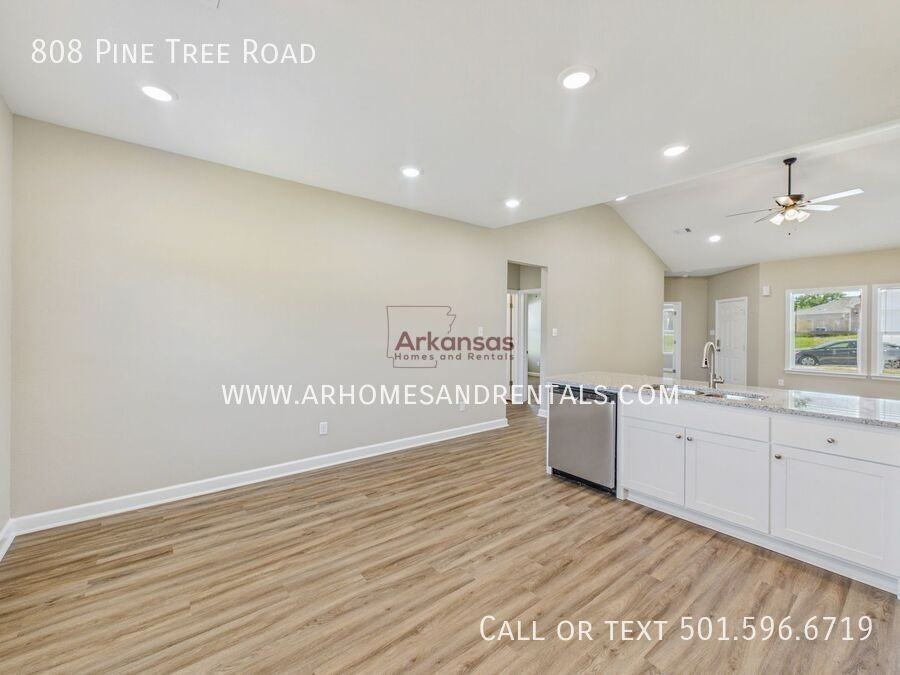 808 Pine Tree Rd - Photo 5 of 16