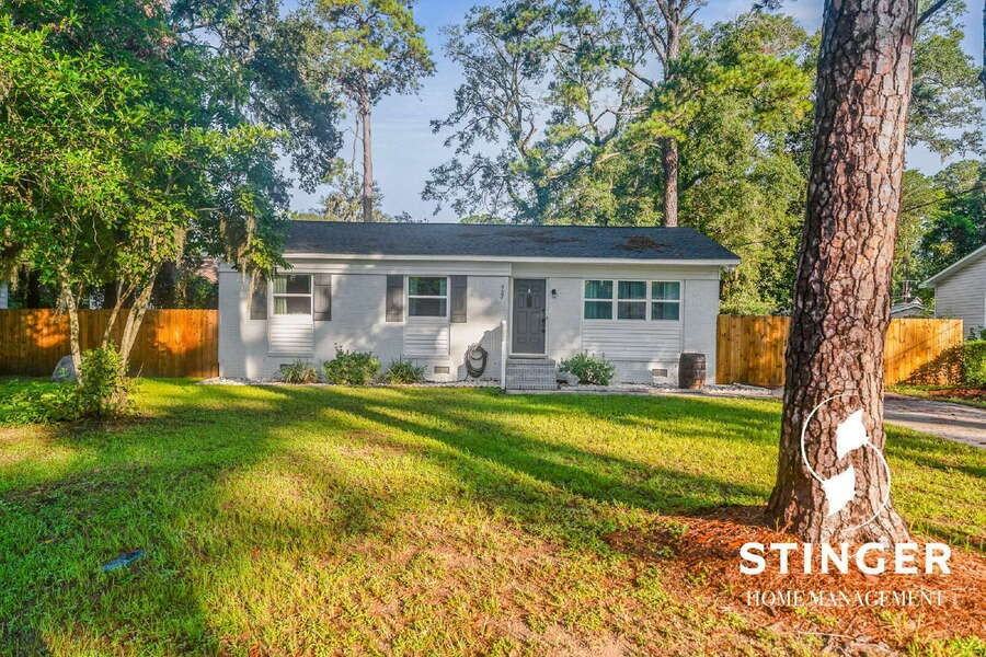 907 Belleview Cir W - Photo 2 of 33