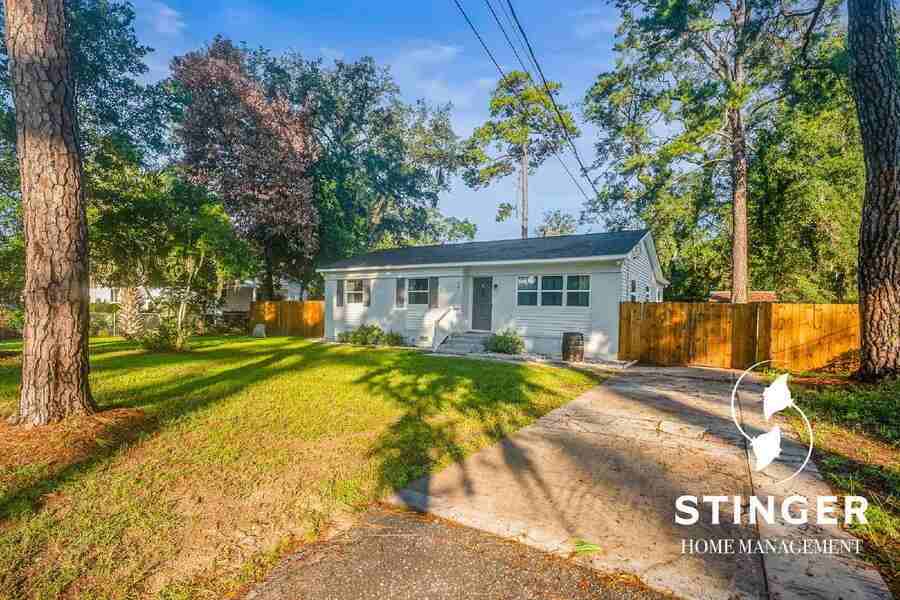 907 Belleview Cir W - Photo 3 of 33