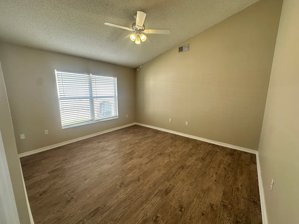 315 Daniels Pointe Dr #NA - Photo 7 of 10