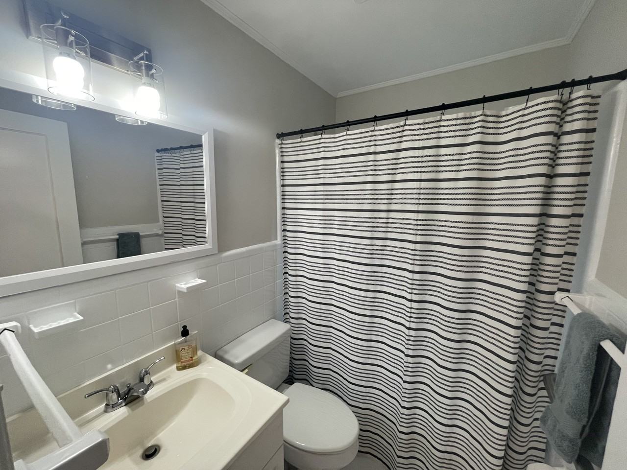 6212 41st Ave #E - Photo 2 of 12