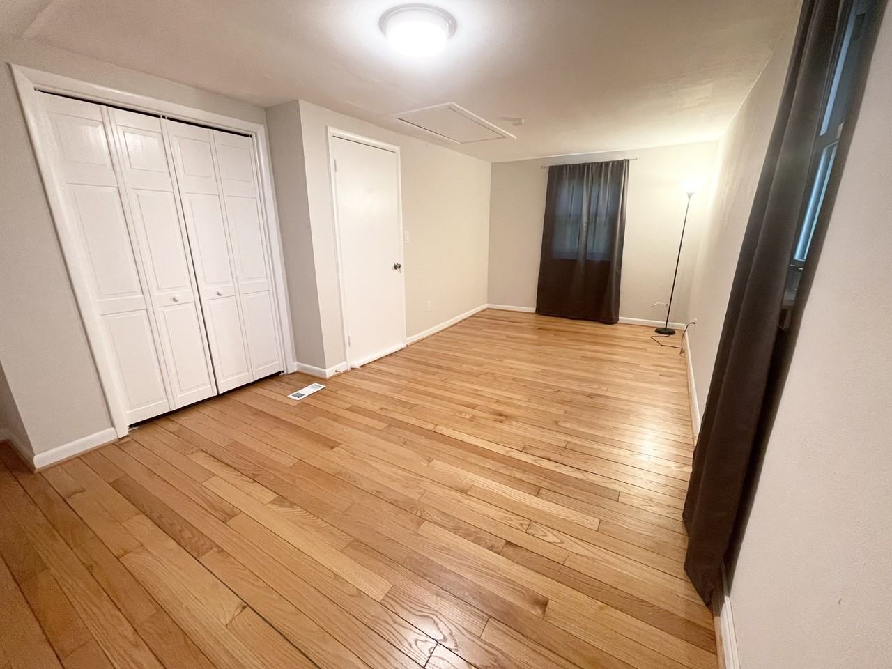 6212 41st Ave #E - Photo 3 of 12