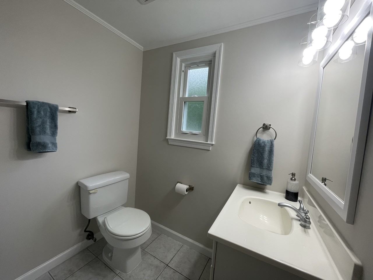 6212 41st Ave #E - Photo 6 of 12