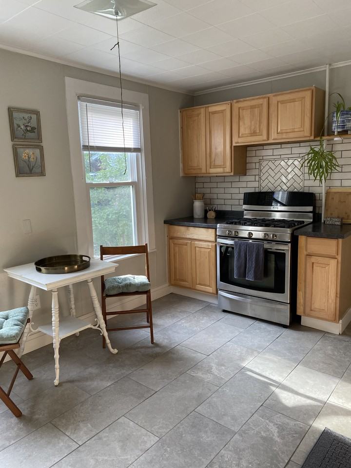 16 Hunter St #A - Photo 2 of 6