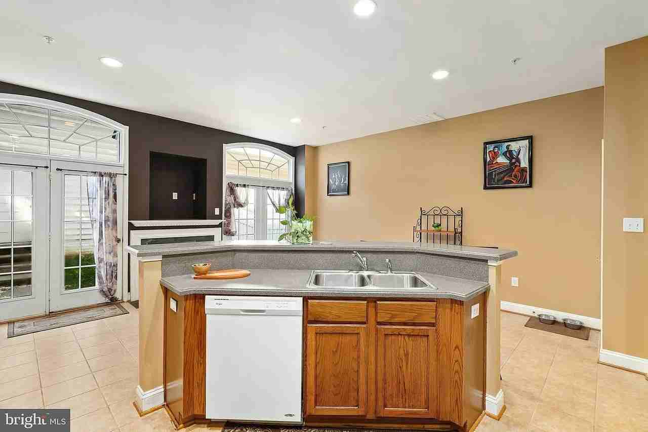 13002 Town Commons Dr - Photo 5 of 22
