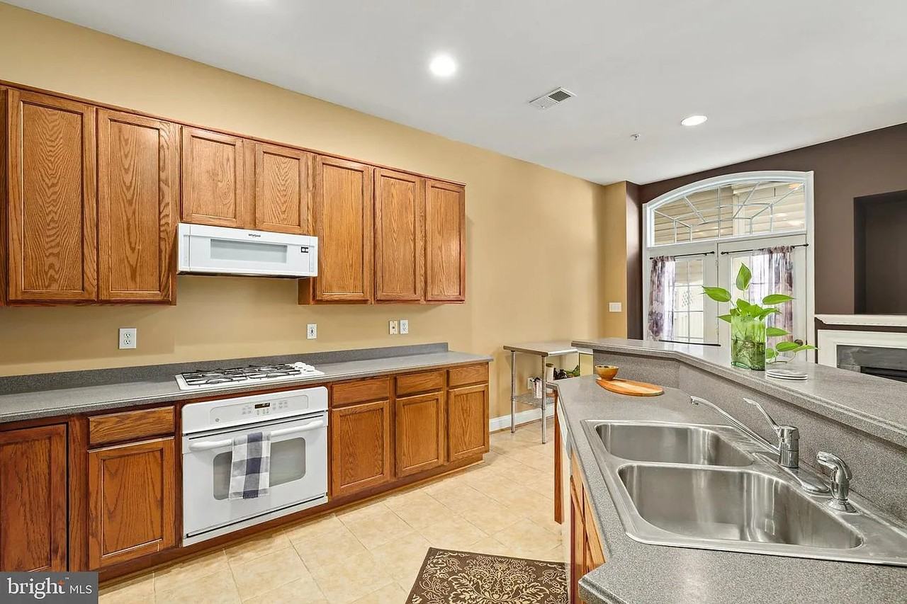 13002 Town Commons Dr - Photo 7 of 22