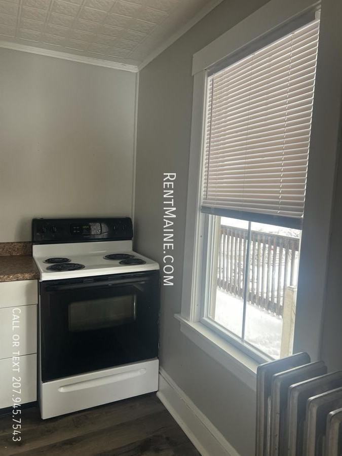 591 Main St #12 - Photo 3 of 10
