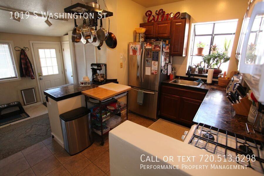 1019 S Washington St - Photo 7 of 32