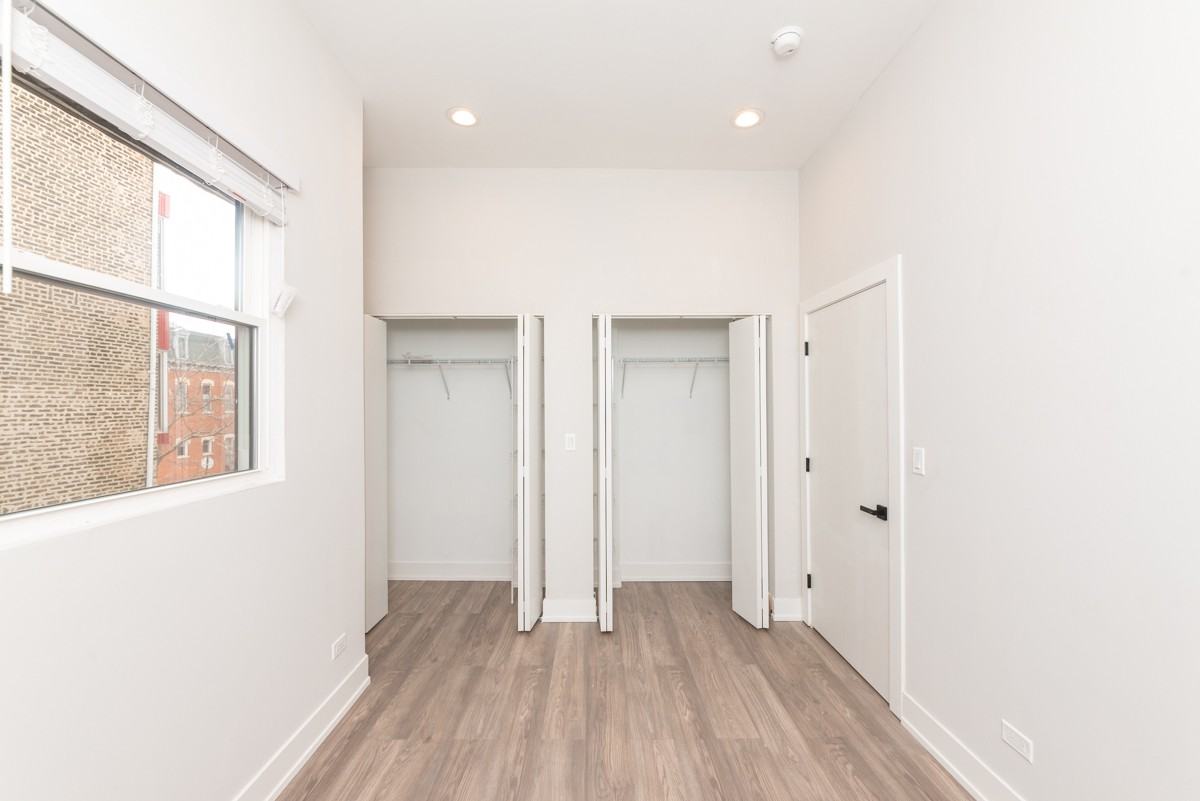 1907 S Racine Ave #2F - Photo 4 of 8