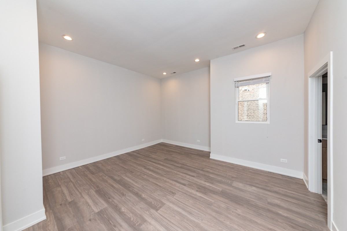 1907 S Racine Ave #2F - Photo 5 of 8