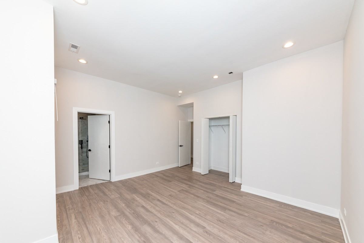 1907 S Racine Ave #2F - Photo 6 of 8