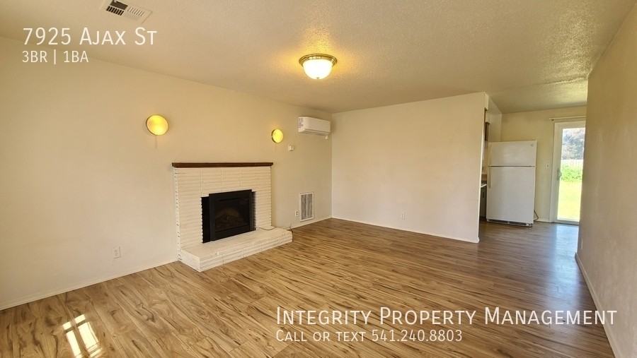 7925 Ajax St - Photo 4 of 20