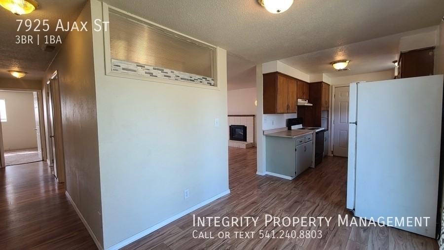 7925 Ajax St - Photo 6 of 20
