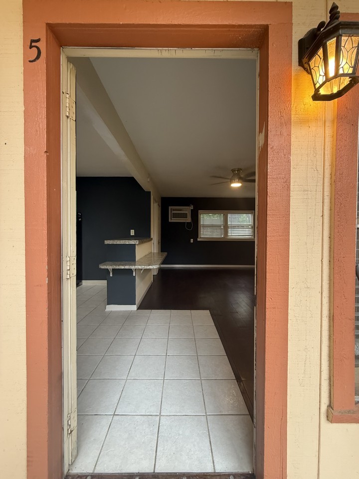 709 W 26th St #5 - Photo 3 of 20