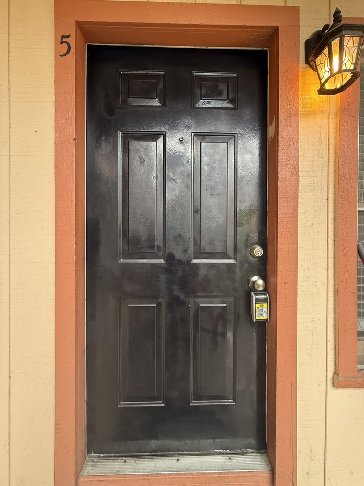 709 W 26th St #5 - Photo 4 of 20