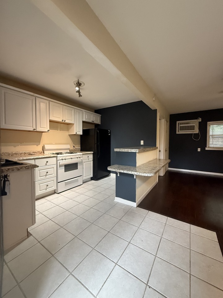 709 W 26th St #5 - Photo 6 of 20