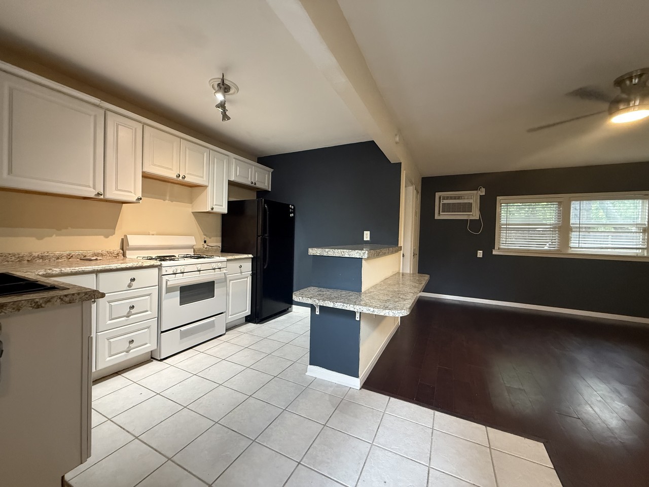 709 W 26th St #5 - Photo 7 of 20