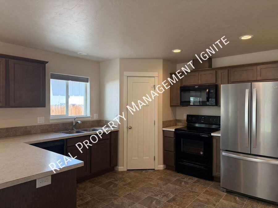 64625 Wood Ave - Photo 2 of 15