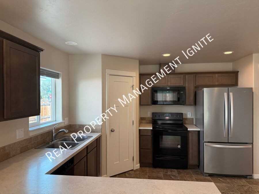 64625 Wood Ave - Photo 3 of 15