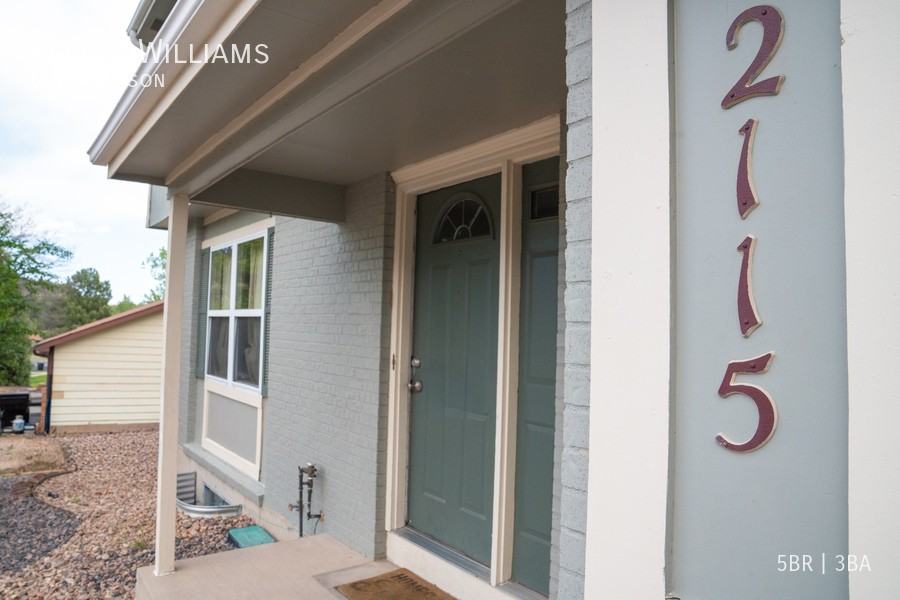 2115 Rimwood Dr - Photo 3 of 13