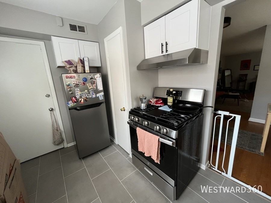 1624 W Touhy Ave #3A - Photo 2 of 15
