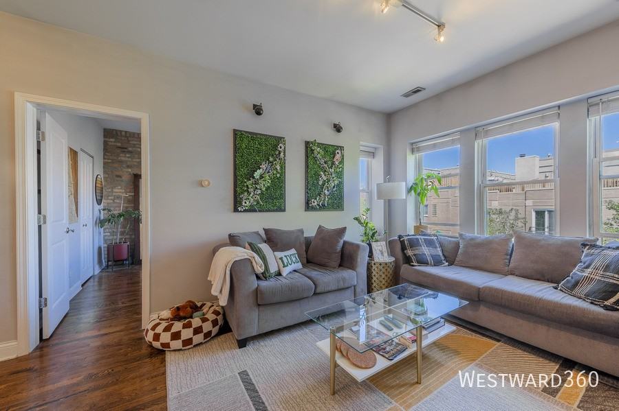 3416 N Racine Ave #3 - Photo 4 of 19