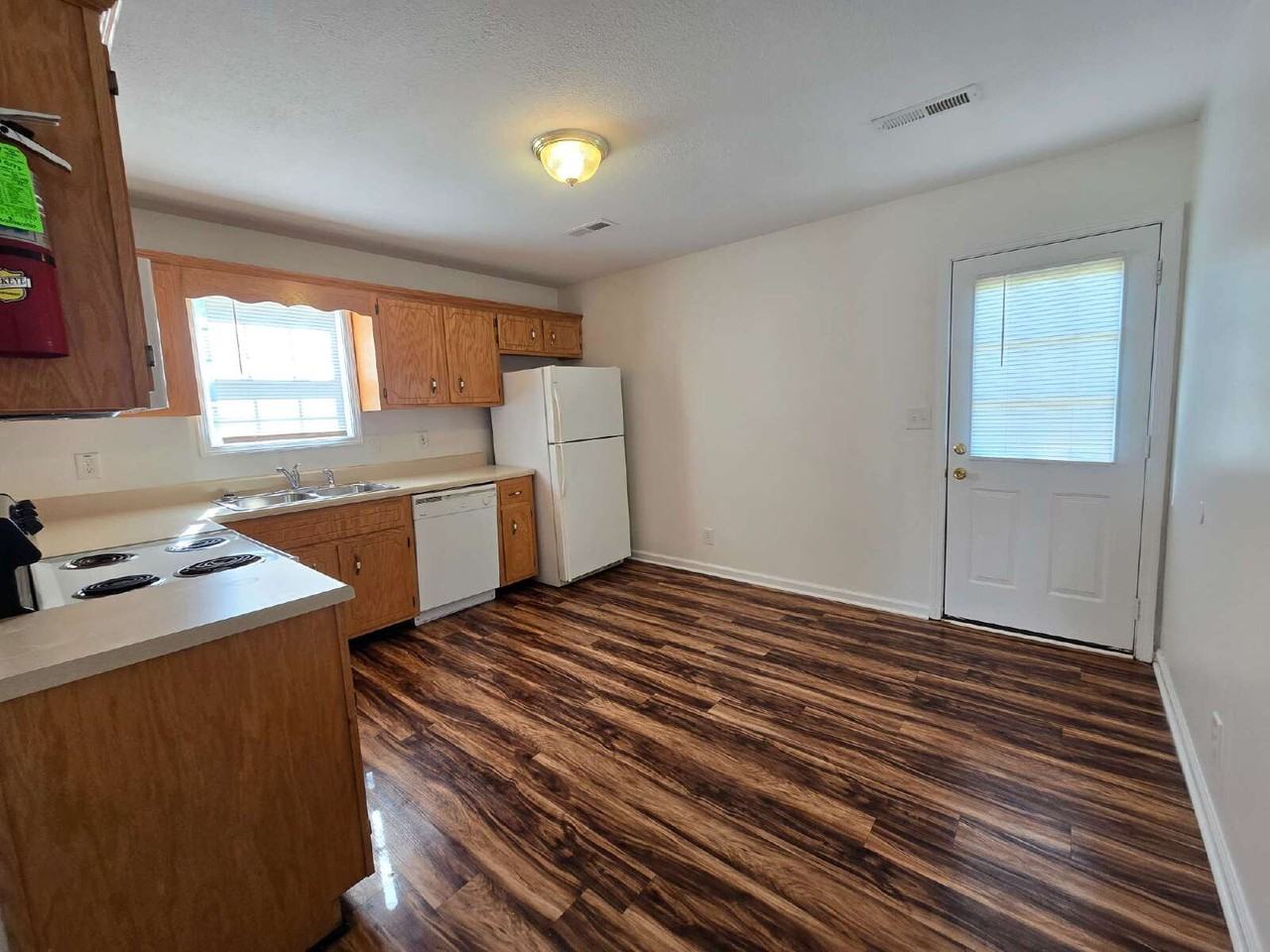 273 Executive Ave Apt A - Photo 5 of 13