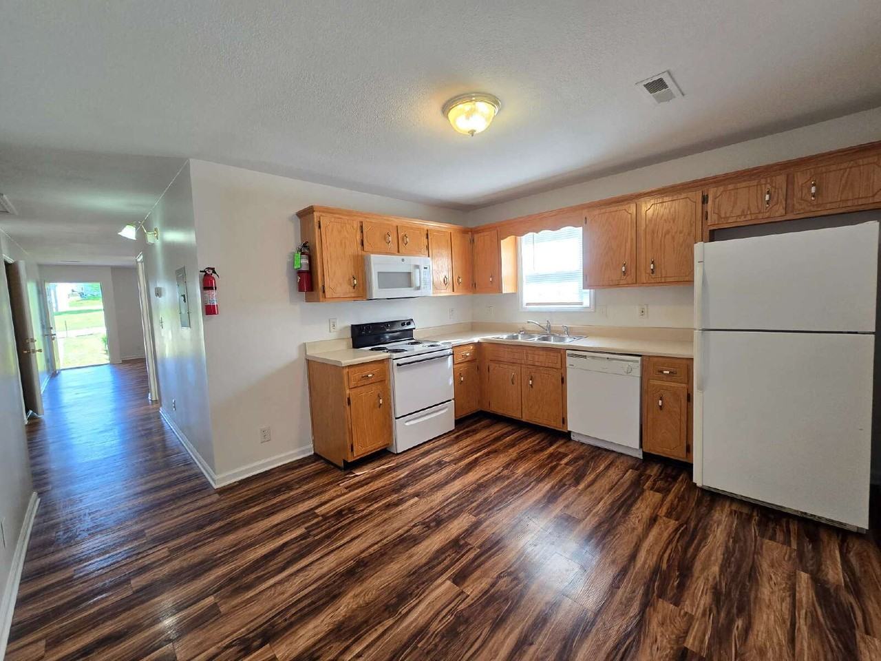 273 Executive Ave Apt A - Photo 6 of 13