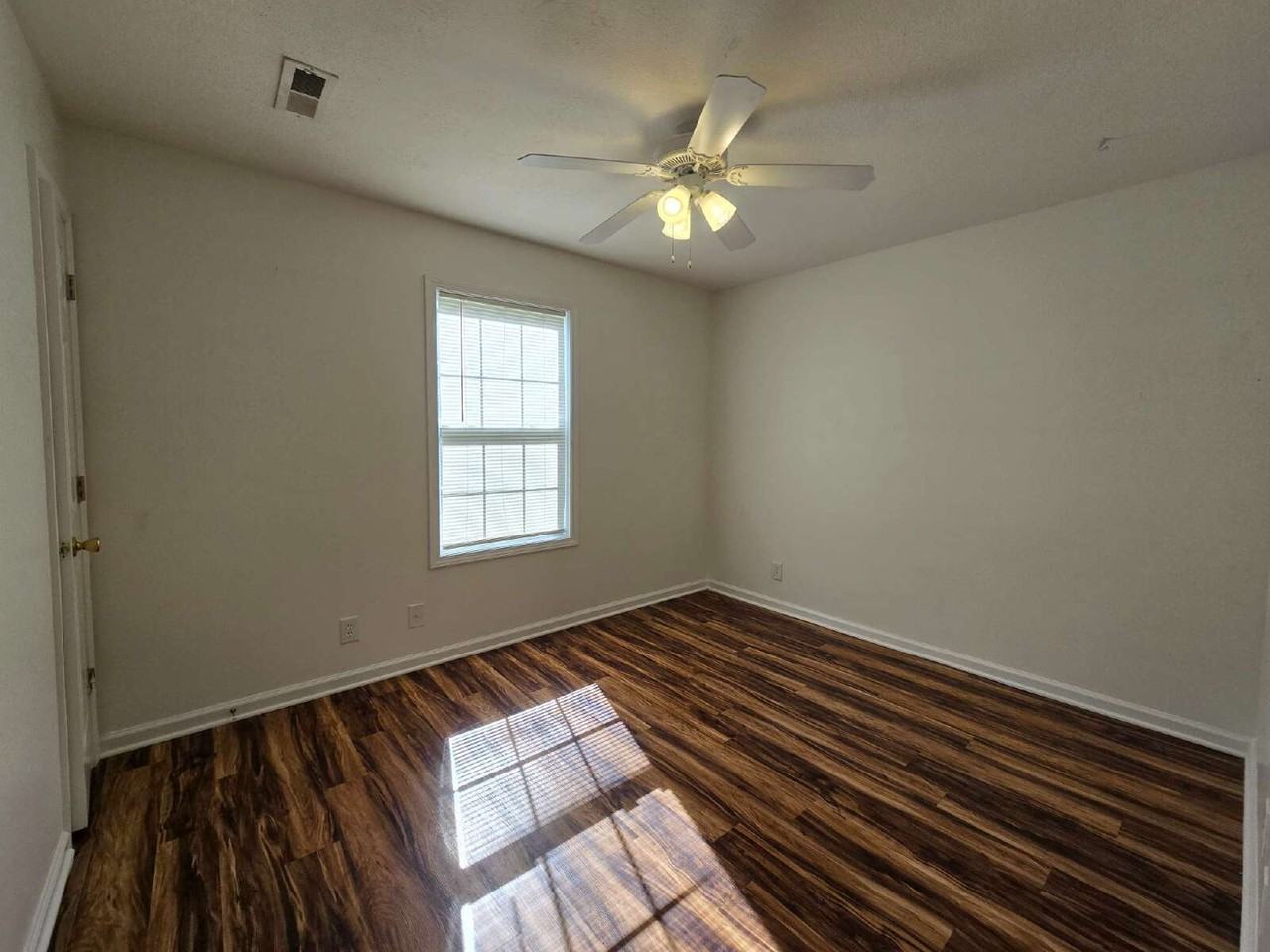 273 Executive Ave Apt A - Photo 7 of 13