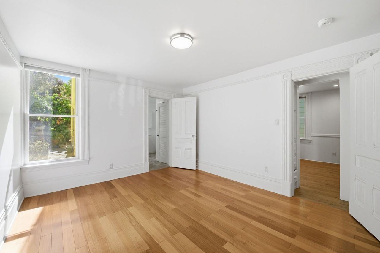 321 Moultrie St - Photo 4 of 32