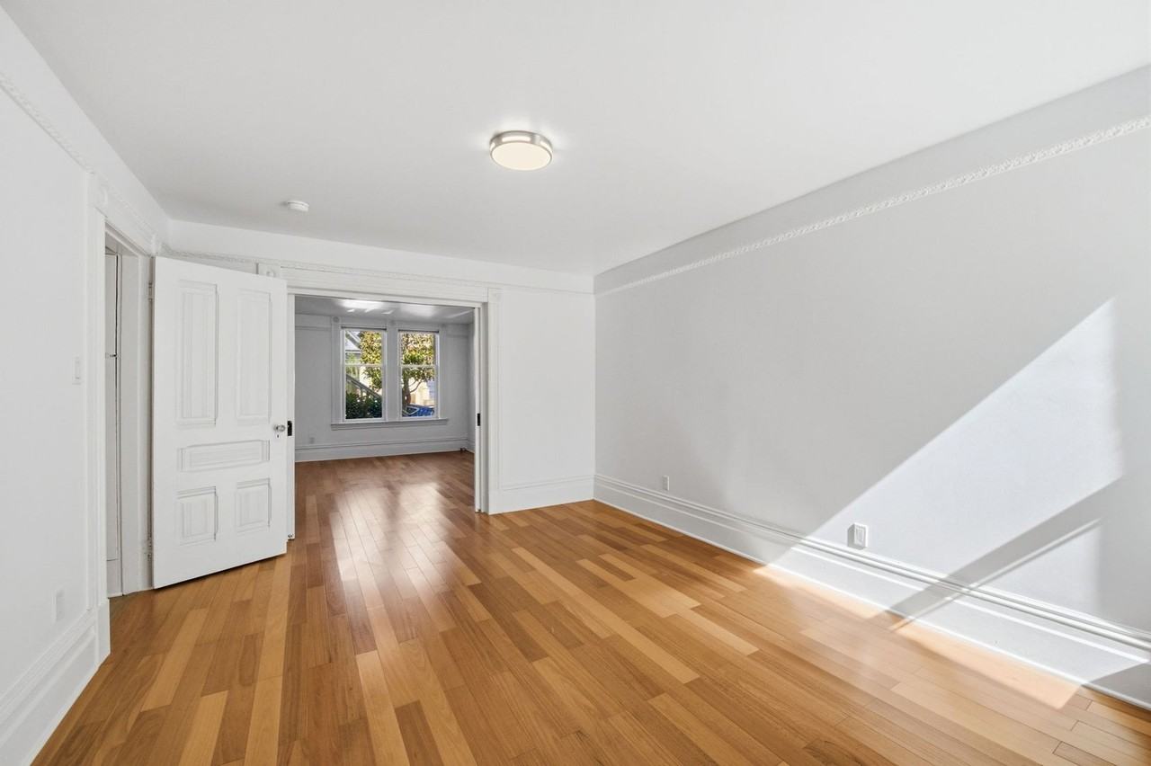 321 Moultrie St - Photo 6 of 32