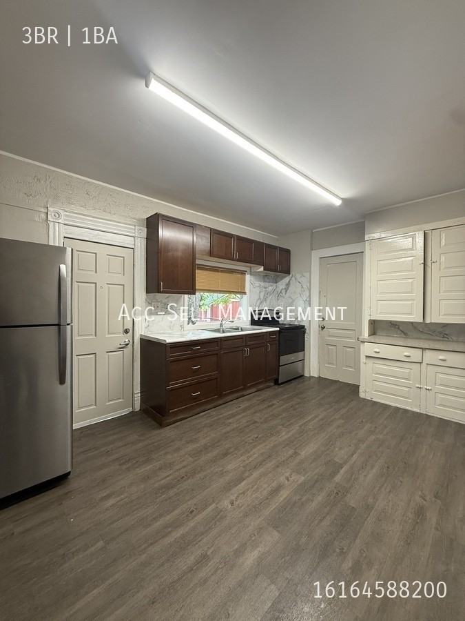 806 Douglas St Nw #1 - Photo 2 of 11